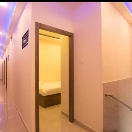 Hotel Golden Galaxy Mumbai Exteriör bild