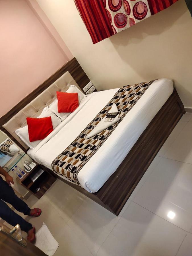 Hotel Golden Galaxy Mumbai Exteriör bild