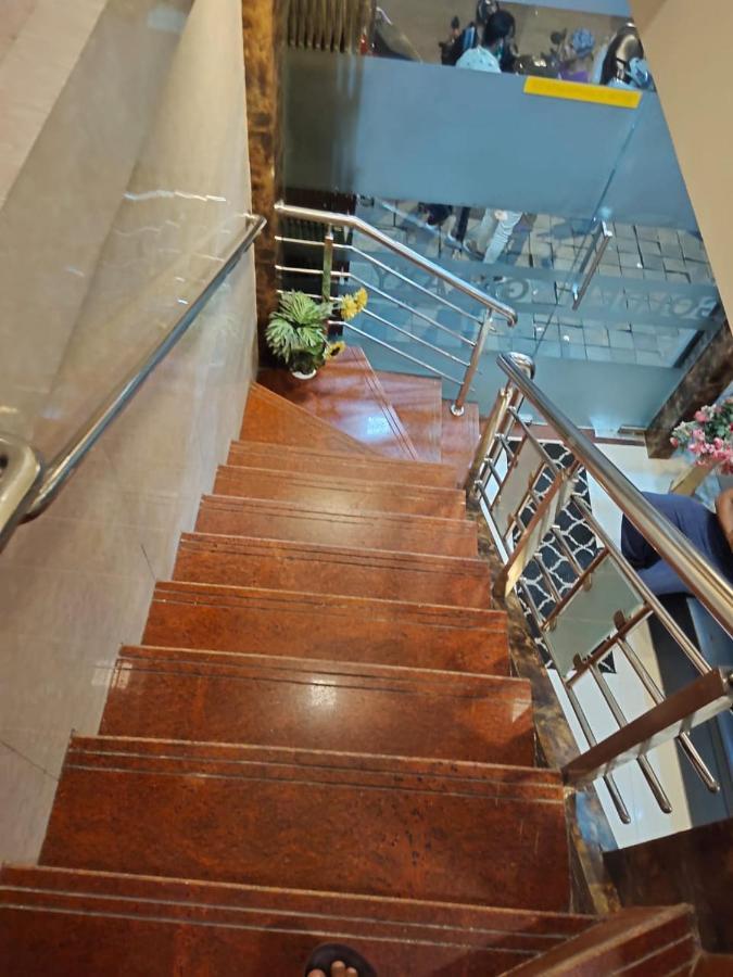 Hotel Golden Galaxy Mumbai Exteriör bild