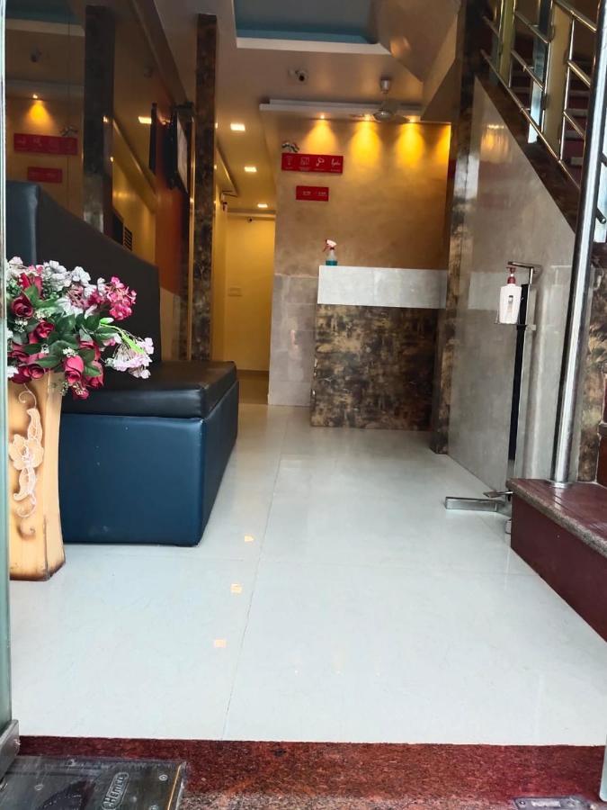 Hotel Golden Galaxy Mumbai Exteriör bild