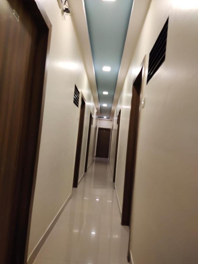 Hotel Golden Galaxy Mumbai Exteriör bild