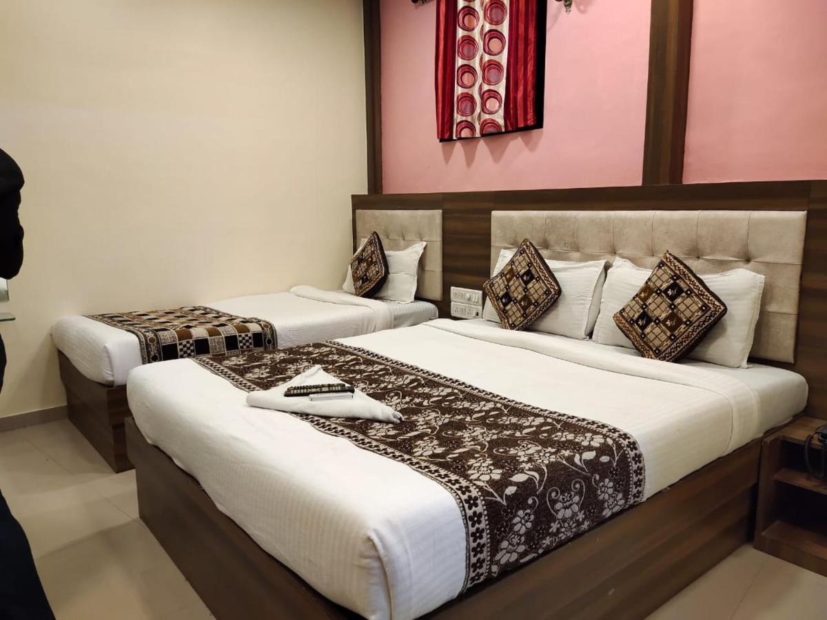 Hotel Golden Galaxy Mumbai Exteriör bild