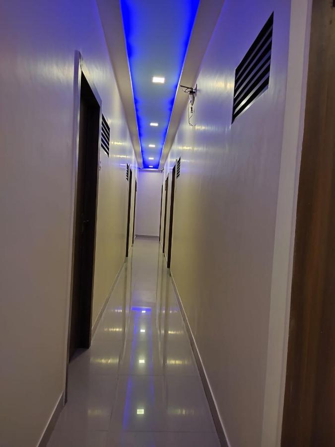 Hotel Golden Galaxy Mumbai Exteriör bild