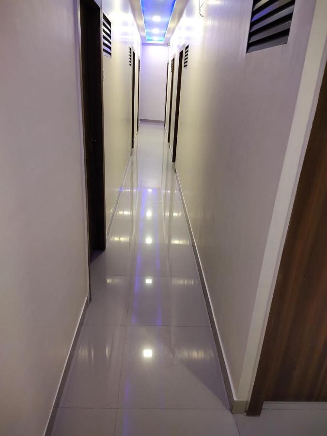 Hotel Golden Galaxy Mumbai Exteriör bild